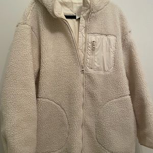 Cream/Off white sherpa jacket from H&M!